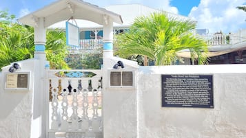 Fachada de la propiedad