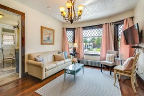 01 French Villa | Living area