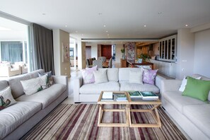 Flat-screen TV, heated floors