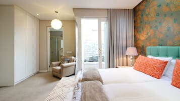 Deluxe Δίκλινο Δωμάτιο (Double ή Twin), Συνδεόμενα Δωμάτια, Στην αυλή (Room #2) | Μίνι μπαρ, χρηματοκιβώτιο στο δωμάτιο, γραφείο