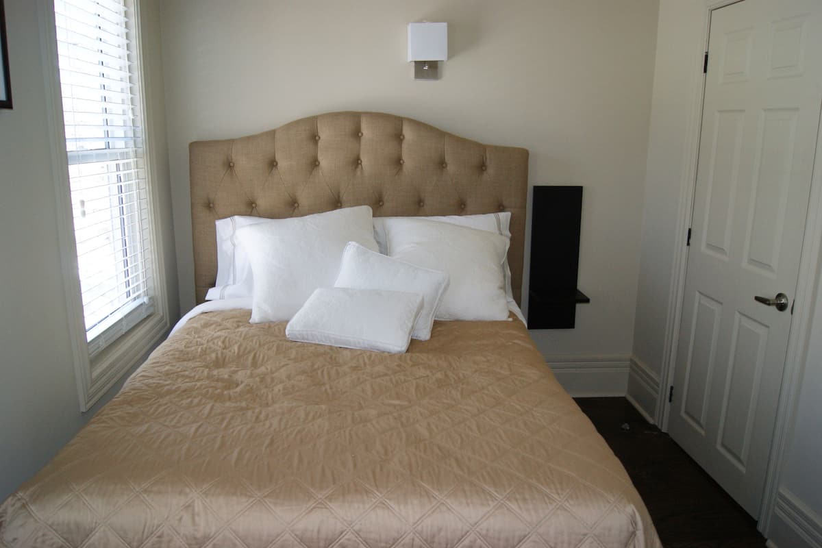 Apartamento ejecutivo, 2 habitaciones, cocina, vistas a la ciudad | 2 dormitorios, ropa de cama de alta calidad, escritorio