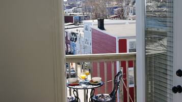 Executive Apartment, 2 Bedrooms, Kitchen, City View | Balcony