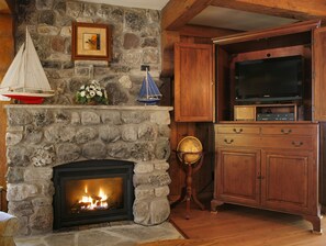 Anniversary Suite, Whirlpool, Fireplace, Kitchen (No Pets) | Room amenity - Peninsula Park-View Resort (Fish Creek)