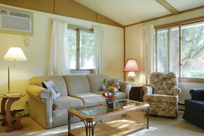 Living room - Peninsula Park-View Resort (Fish Creek)