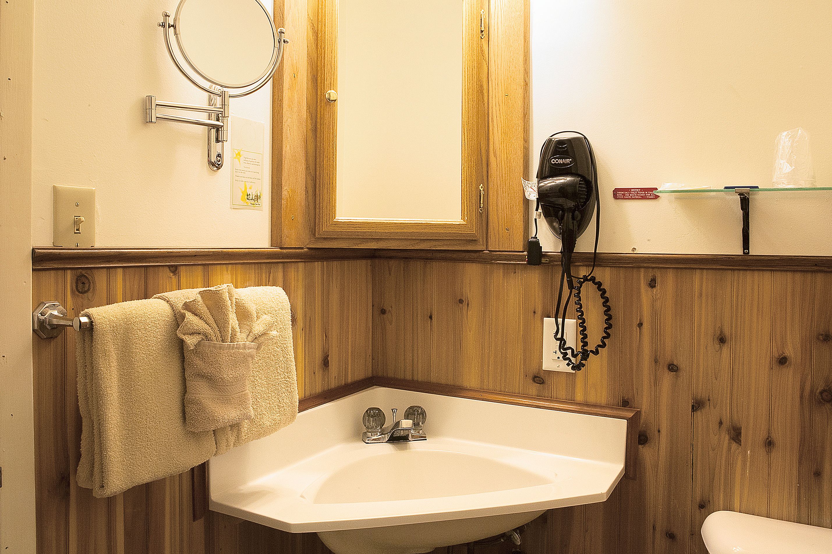 deluxe room | bathroom | hair dryer, towels
