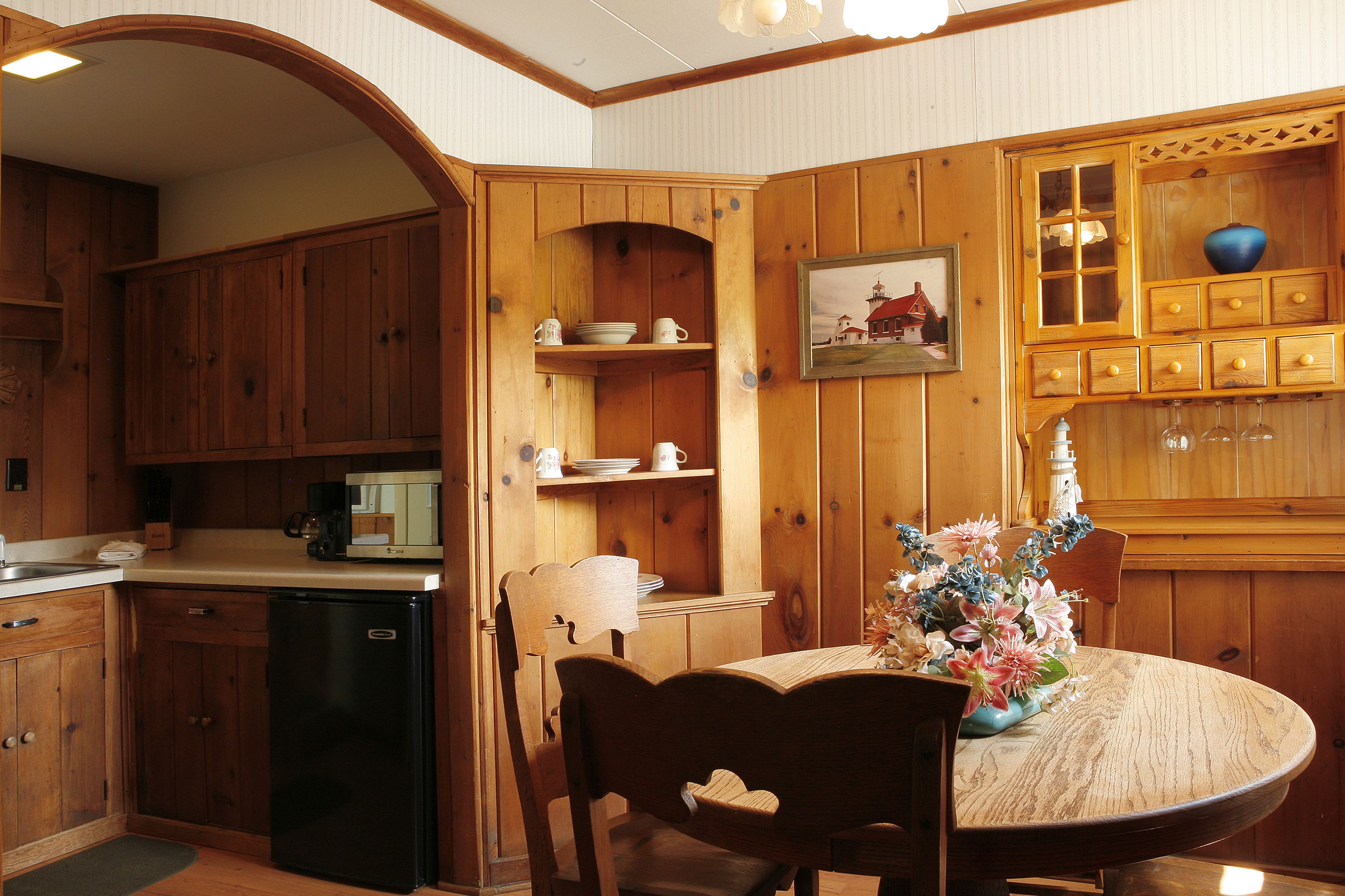 honeymoon suite | individually decorated, individually furnished, cots/infant beds