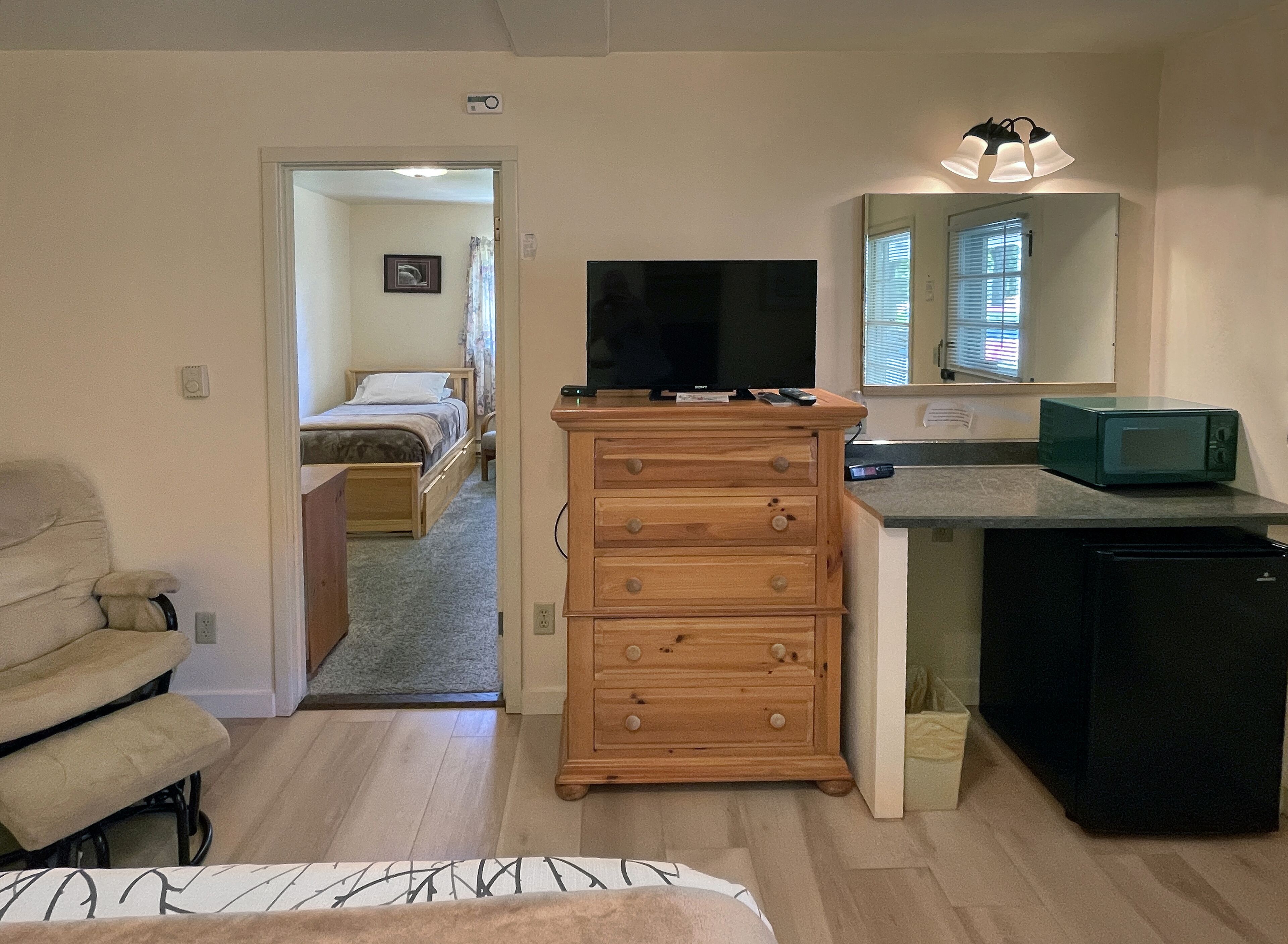 Room, 2 Bedrooms, Refrigerator & Microwave (8) (No Pets) | Individually decorated, individually furnished, cribs/infant beds