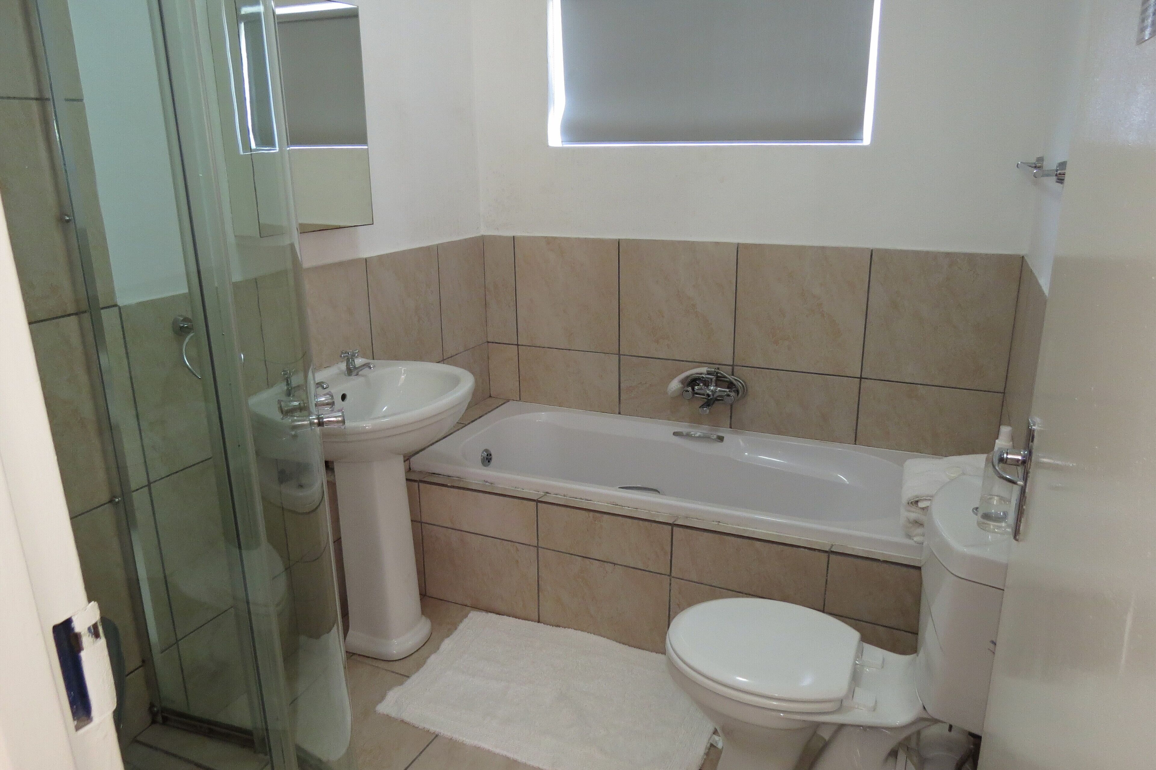 standard house, 3 bedrooms | bathroom | deep-soaking bathtub, rainfall showerhead, free toiletries, hair dryer