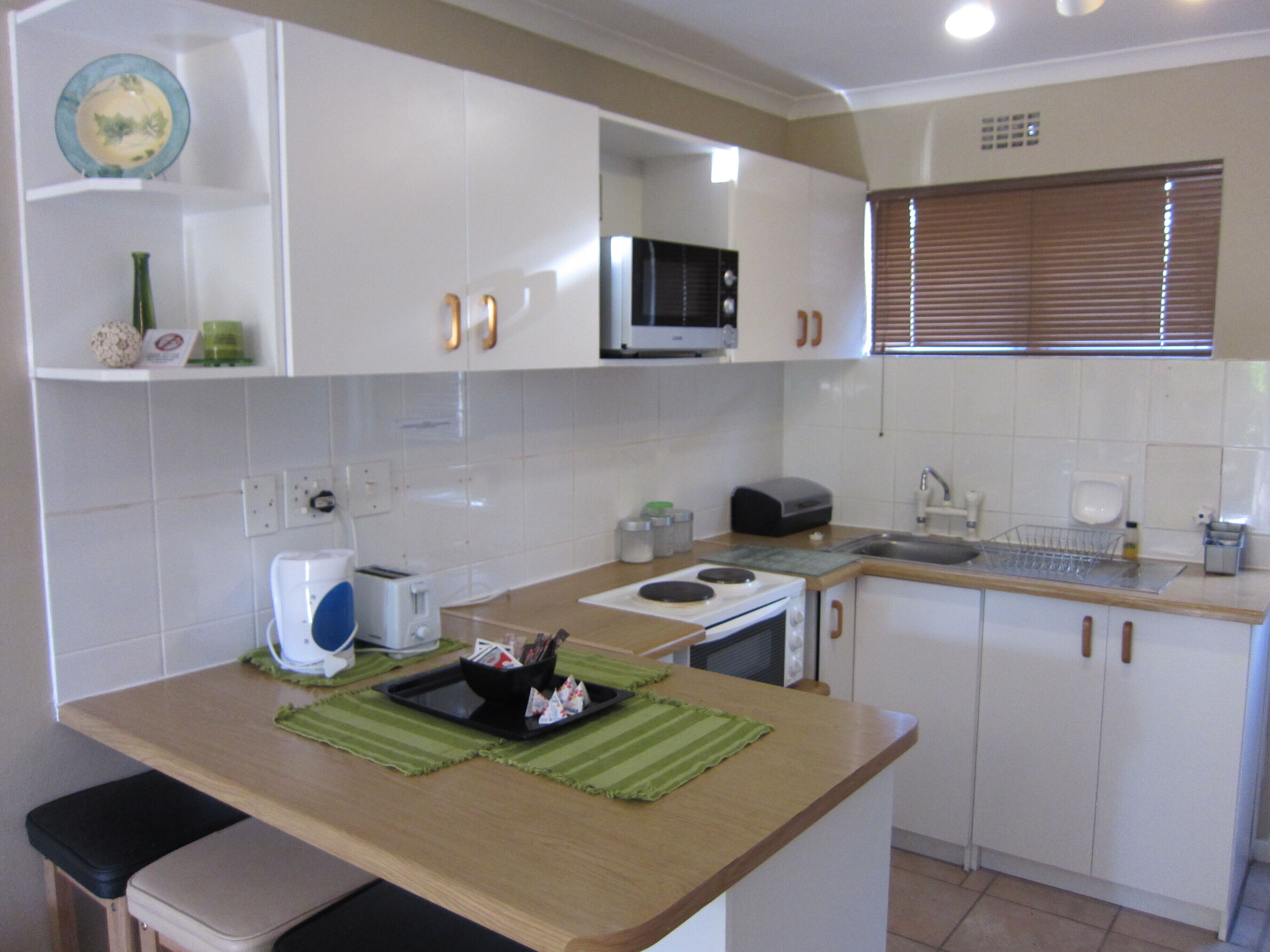 大型冰箱、微波爐、烤箱、爐台