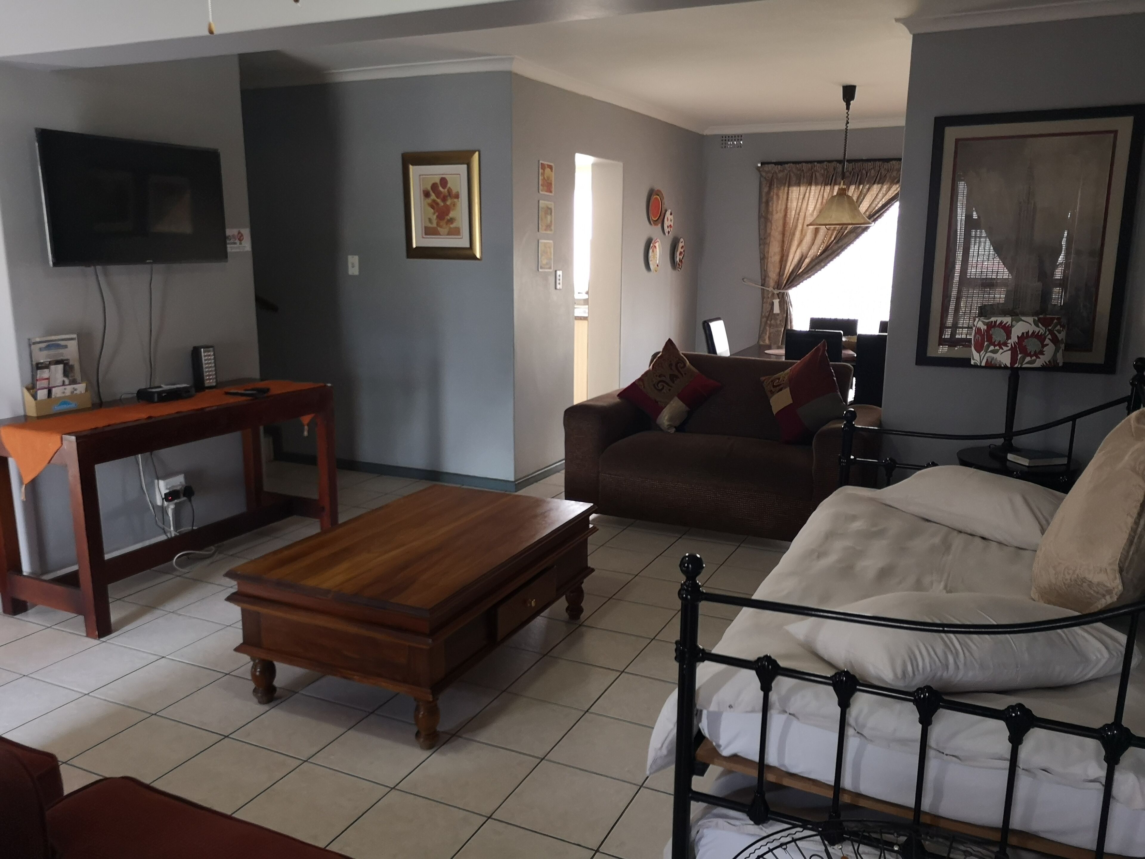 standard house, 3 bedrooms | living room | flat-screen tv