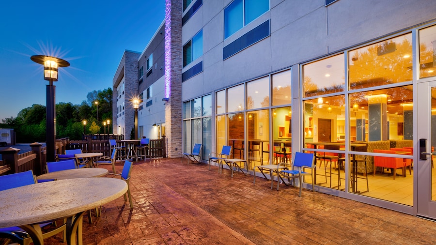 ホリデイ イン エクスプレス & スイーツ ニューキャッスル by IHG