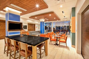 Exterior - Holiday Inn Express & Suites New Castle by IHG (New Castle)