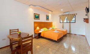 Down duvets, Tempur-Pedic beds, in-room safe, blackout curtains -  Twin Hotel Galapagos (Bella Vista)