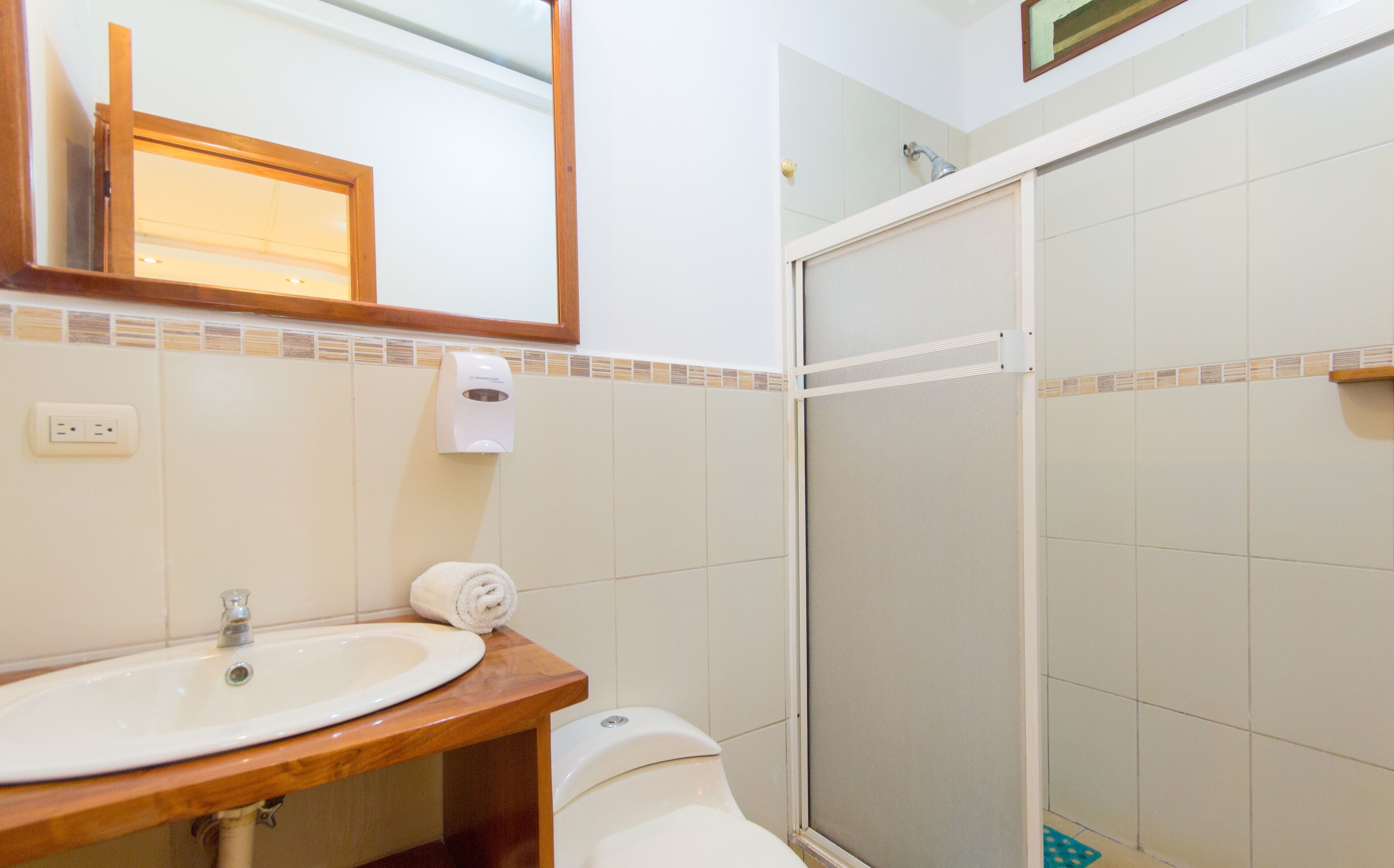 standard king room garden view | bathroom | rainfall showerhead, hair dryer, towels, soap