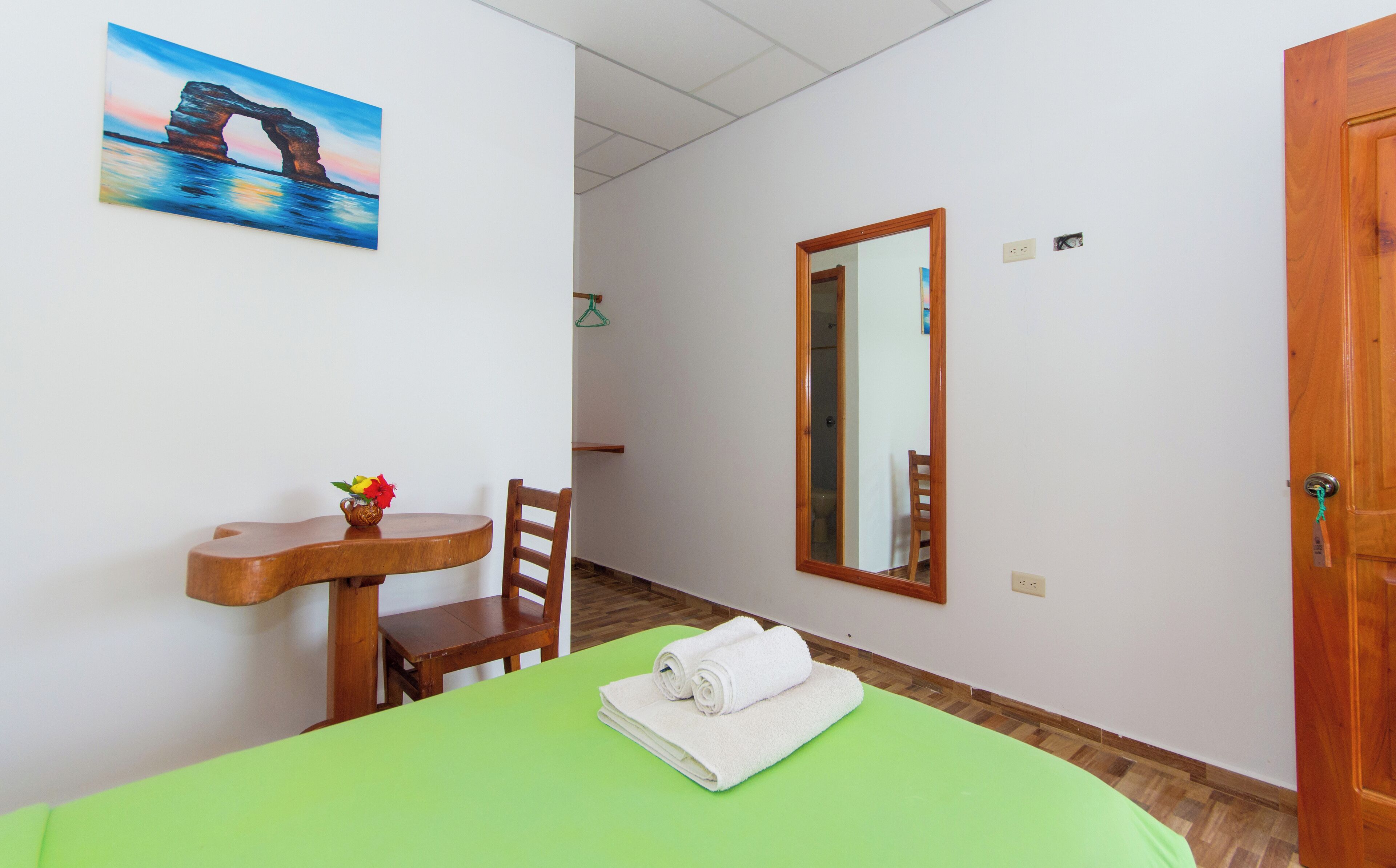 羽絨被、Tempur-Pedic 床墊、房內夾萬、遮光窗簾/窗簾