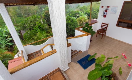 Porche. Twin Hotel Galapagos