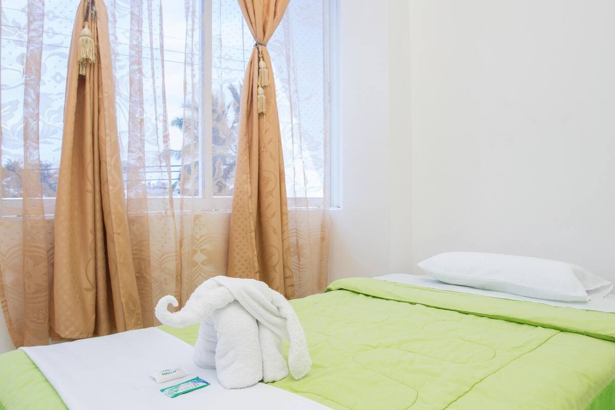 Free WiFi, bed sheets