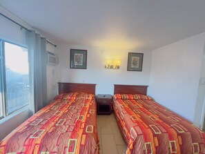 Standard Room | Bed sheets - Dry Dock Motel (Seaside Heights)