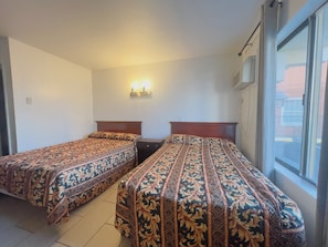 Standard Room | Bed sheets - Dry Dock Motel (Seaside Heights)