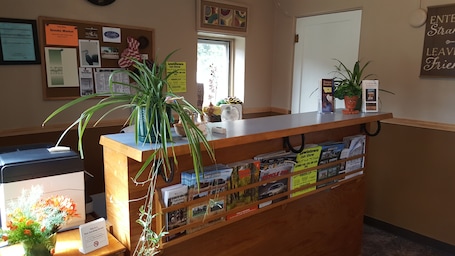 Bar en el lobby. Trails End Motel