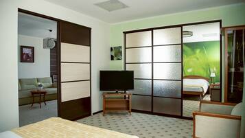 Suite | 1 chambre, minibar, coffres-forts dans les chambres, bureau
