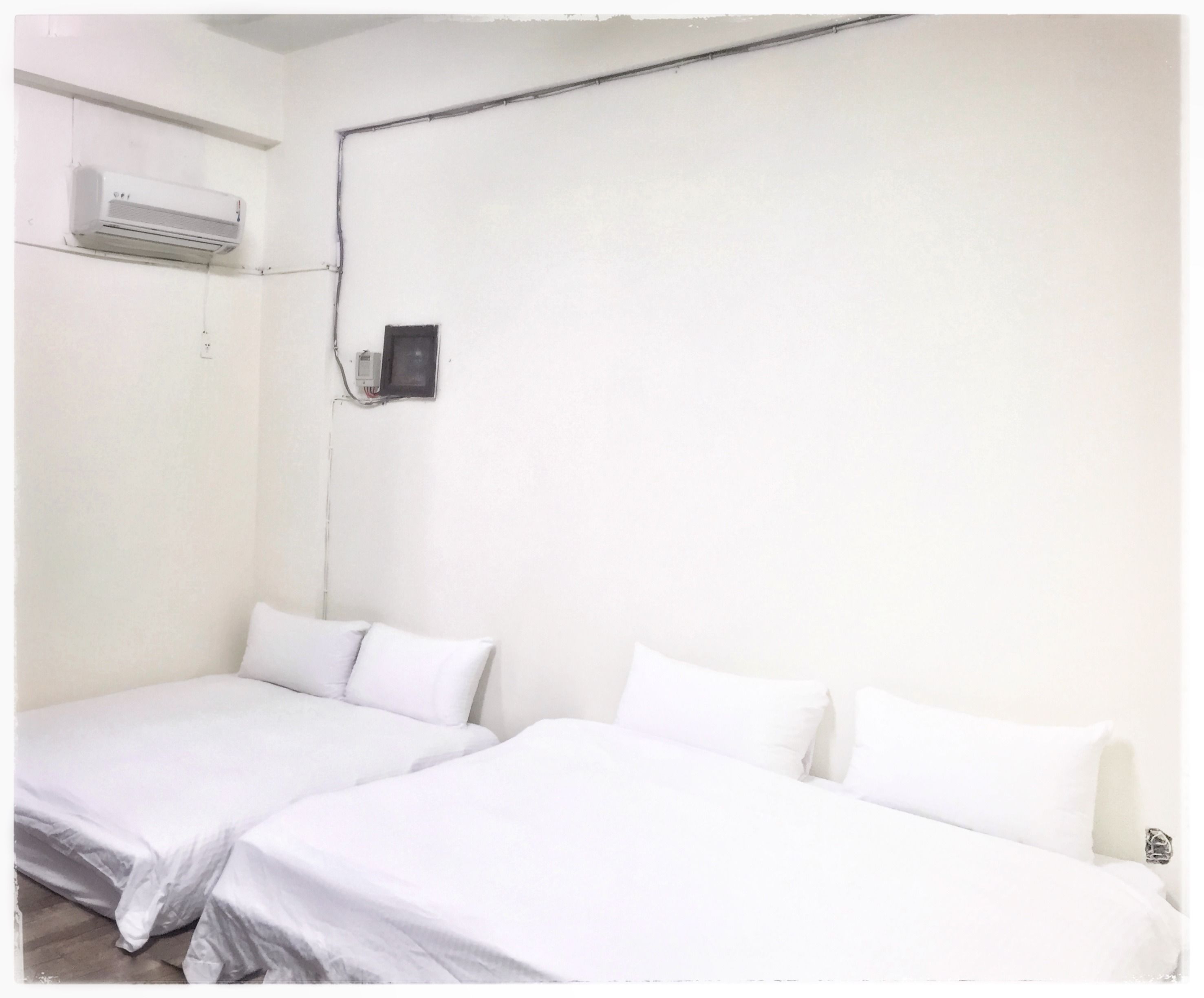 Camera familiare, letti multipli | Una scrivania, tende oscuranti, letti aggiuntivi (a pagamento)