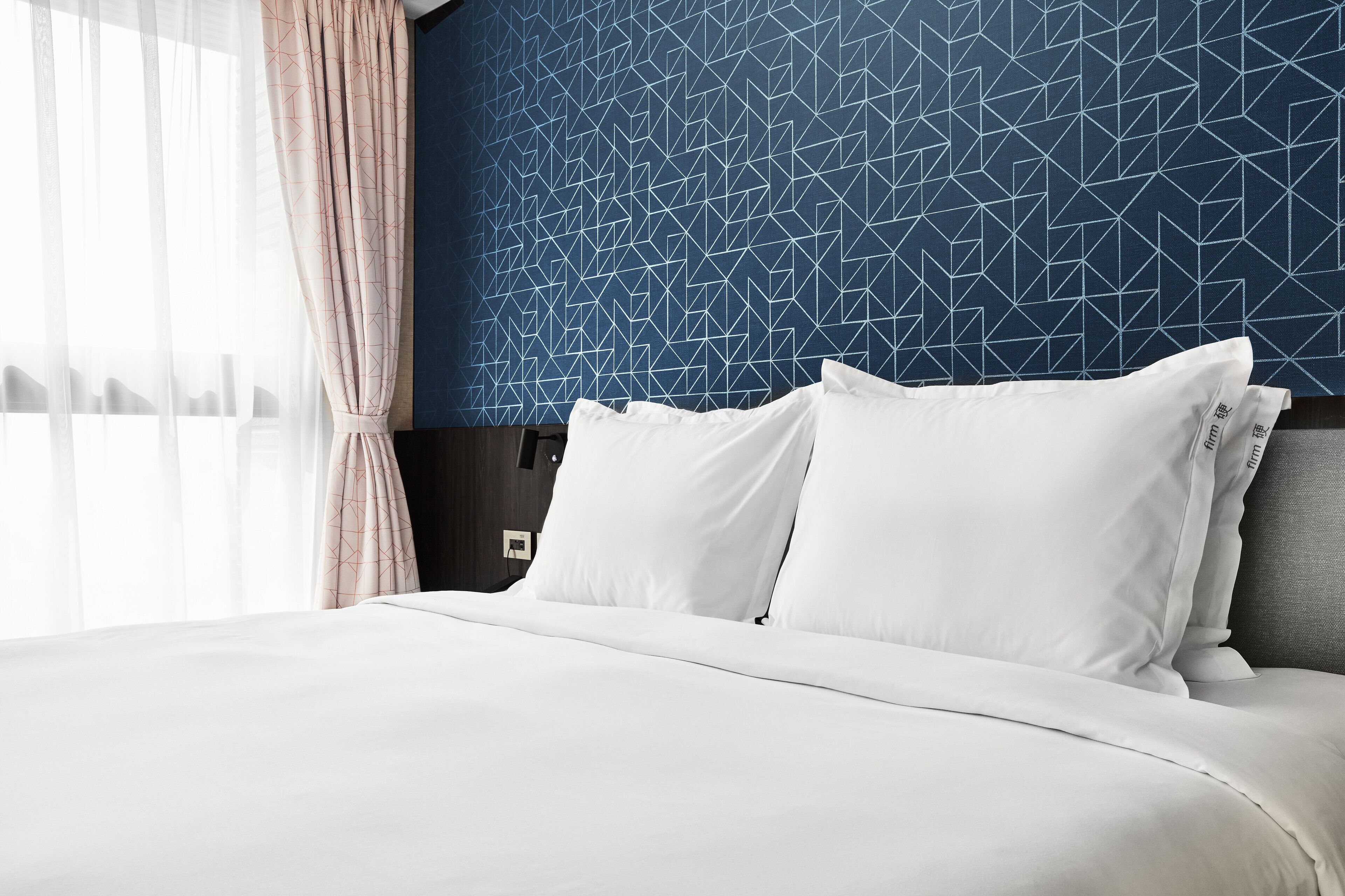 1 king bed standard river view high fl | 1 bedroom, premium bedding, in-room safe, desk