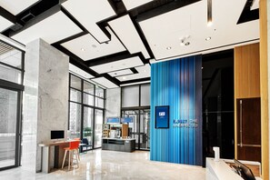 Lobby - Holiday Inn Express Kaohsiung Love River by IHG (Kaohsiung)