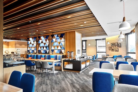 Free self-service breakfast on weekdays . Holiday Inn Express Kaohsiung Love River by IHG