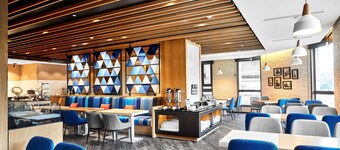 Holiday Inn Express Kaohsiung Love River by IHG