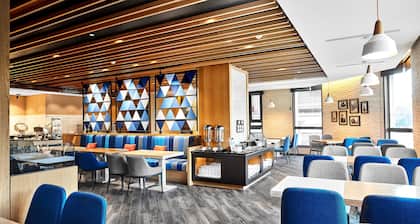 Holiday Inn Express Kaohsiung Love River by IHG