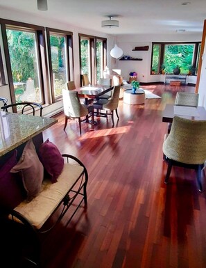 Dining room - Davis Brook Retreat (Sechelt)
