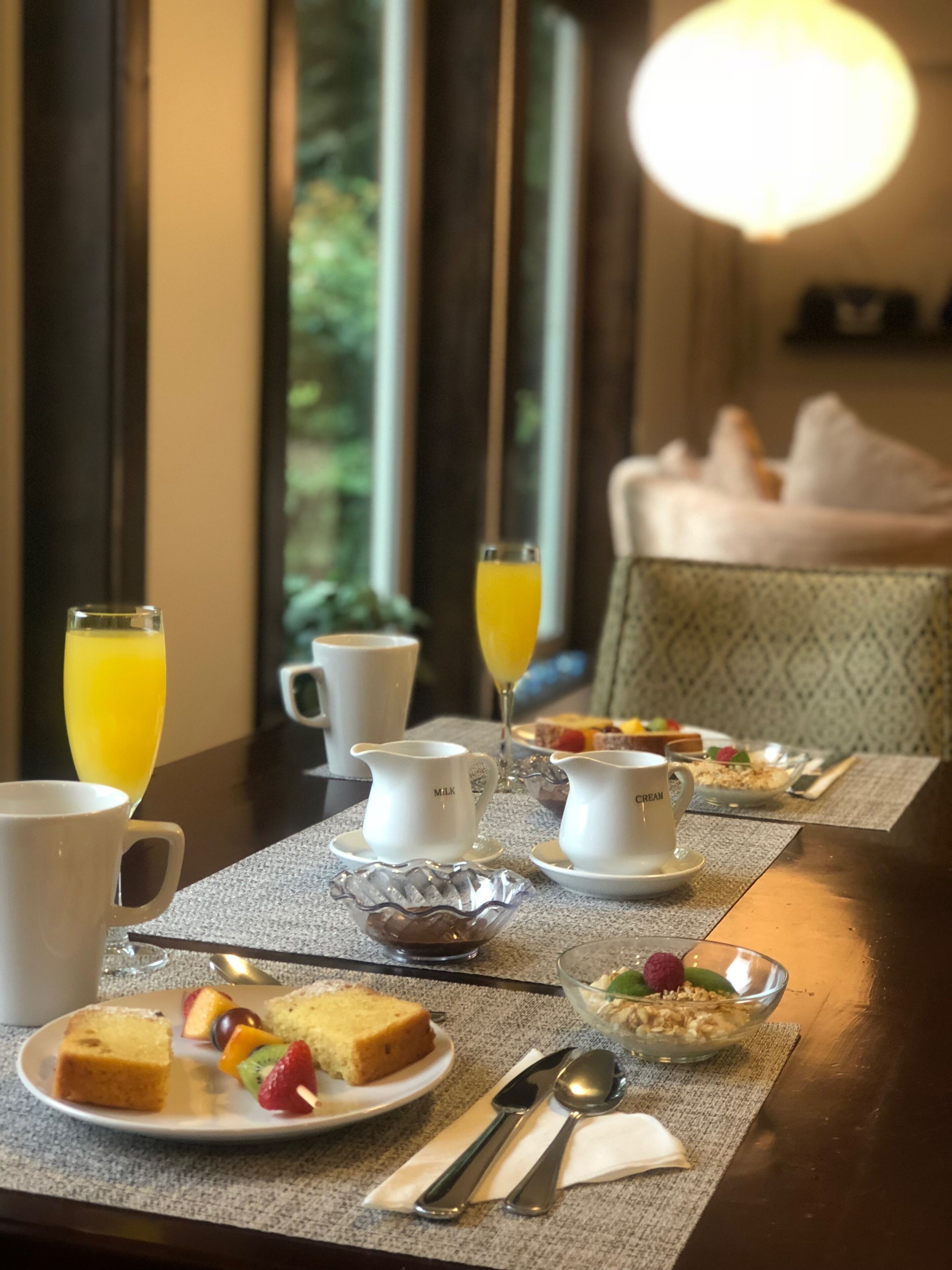 Daily continental breakfast (CAD 15.00 per person)