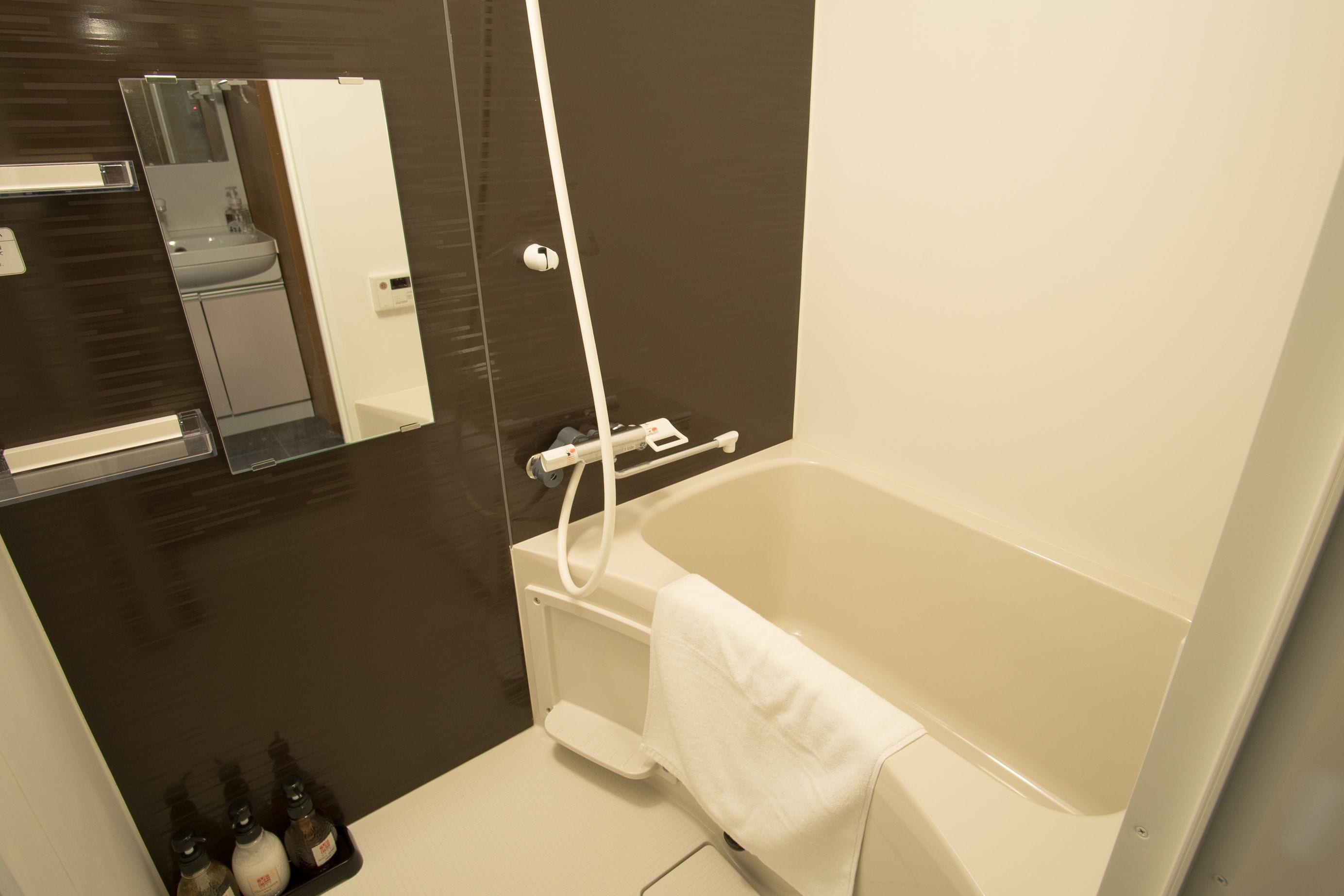 economy single room, 1 bedroom, non smoking | bathroom | deep-soaking bathtub, free toiletries, hair dryer, slippers