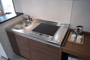 Fridge, microwave, electric kettle - HOTEL TRAD Osaka Tsuruhashi (Osaka)