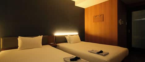 Habitación básica con 2 camas individuales, 2 habitaciones, no fumadores | Escritorio, espacio para trabajar con un portátil, wifi gratis