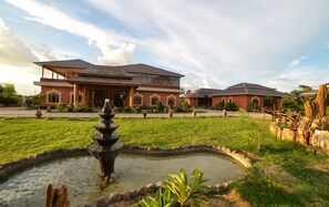 Property grounds - Bagan Emerald Hotel (Nyaung-U)