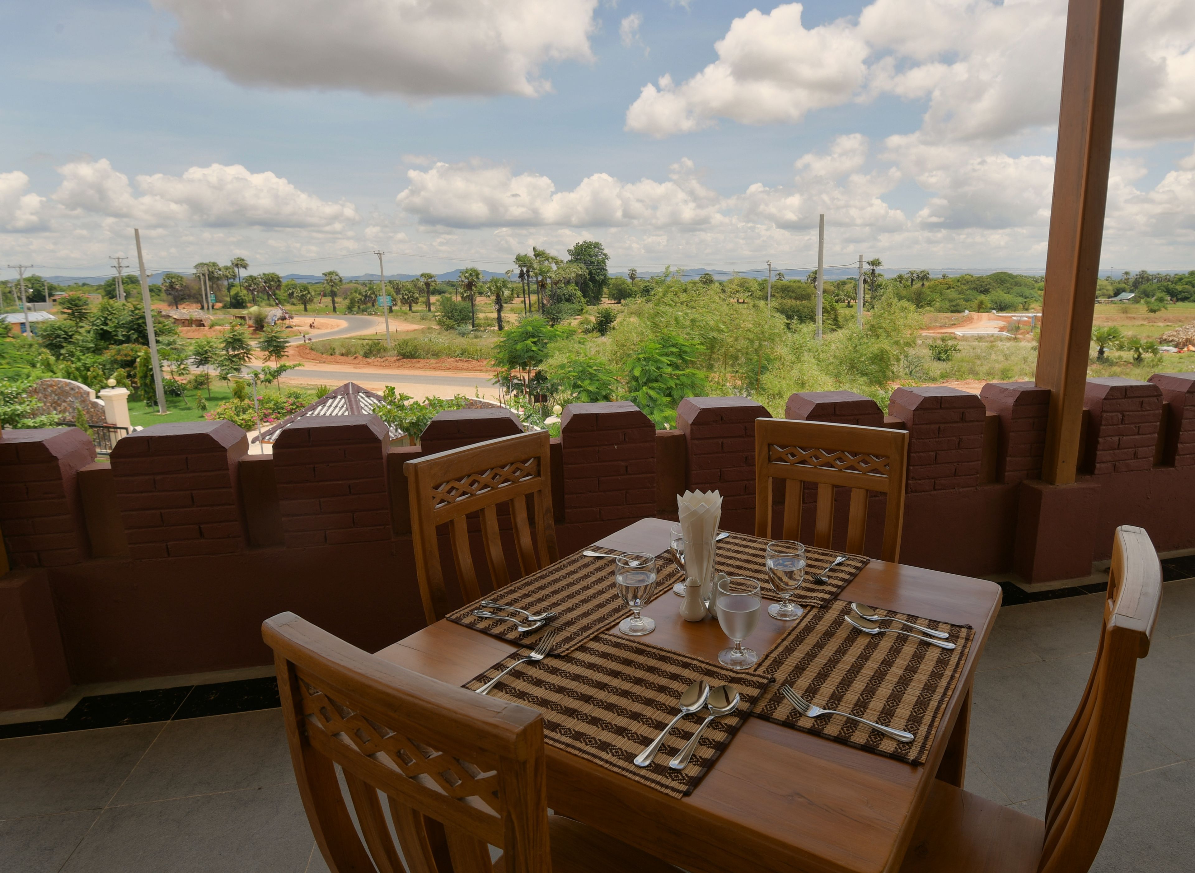 breakfast, lunch, dinner served; international cuisine