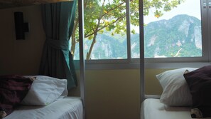 Mixed 6 beds Seaview - Chaokoh Dorm Room (Ko Phi Phi)