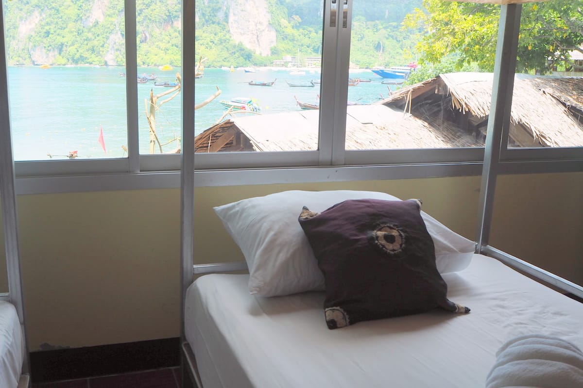 Free WiFi, bed sheets