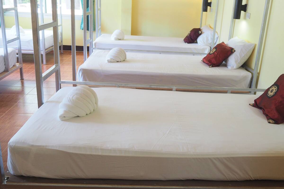 Bed in 12 Bed Mixed Dormitory room | Wi-Fi gratis dan seprai linen