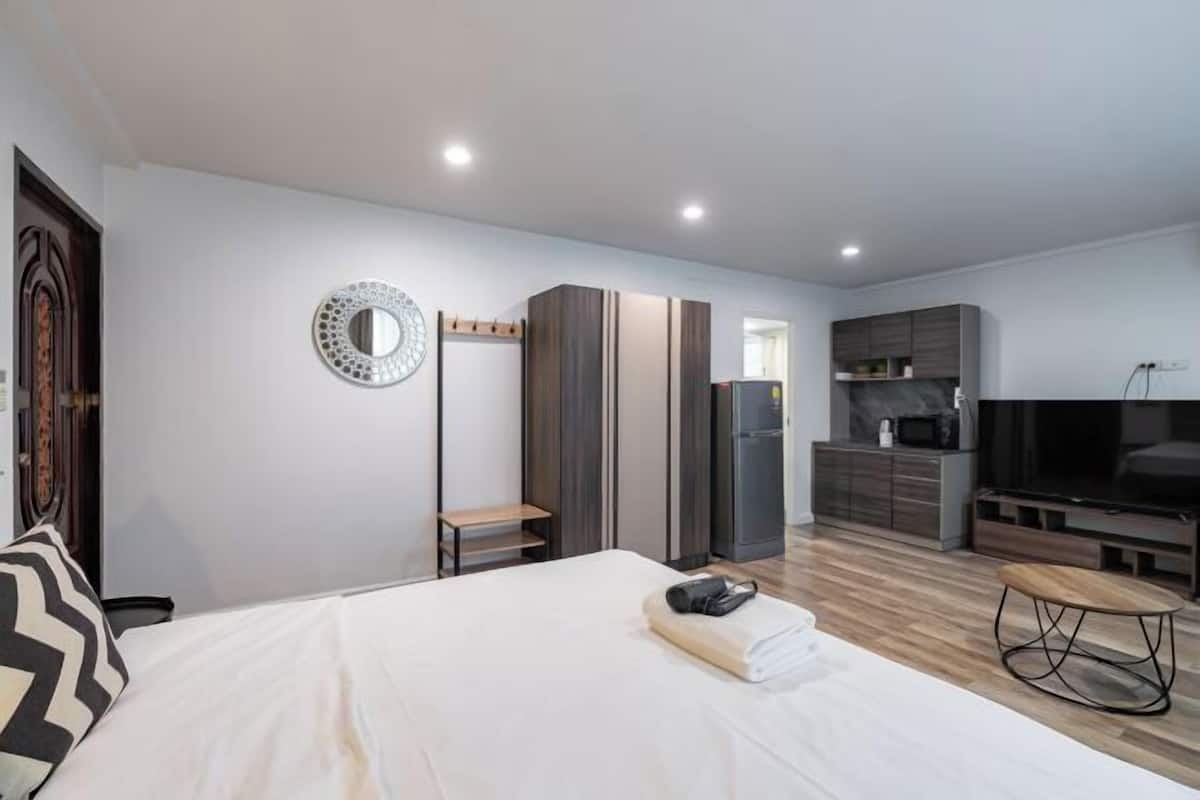 Desk, iron/ironing board (on request), free WiFi, bed sheets