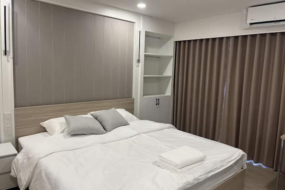 In-room safe, desk, iron/ironing board, free WiFi