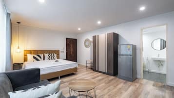 Caja de seguridad en la habitación y escritorio