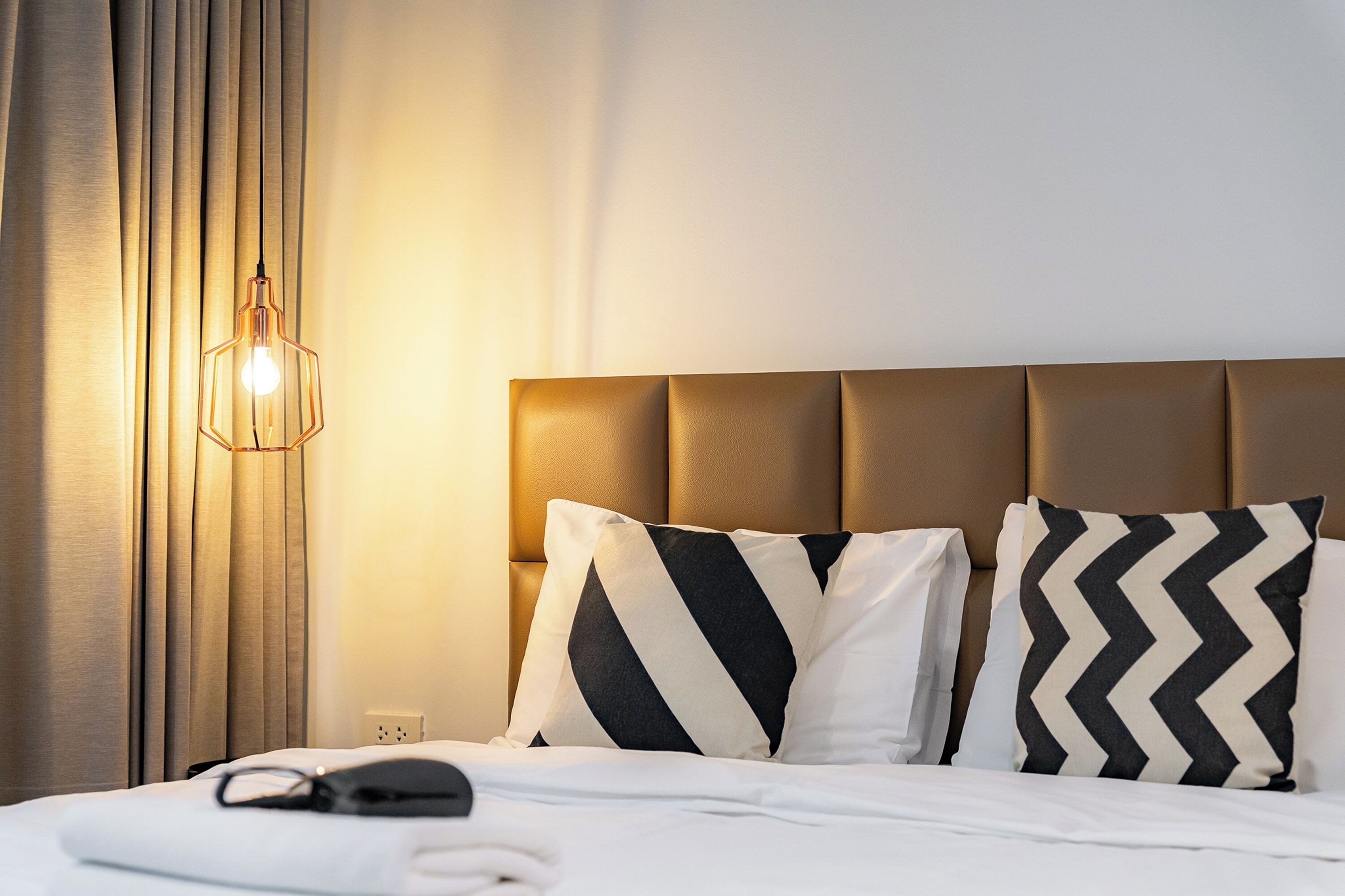 Caja de seguridad en la habitación y escritorio 