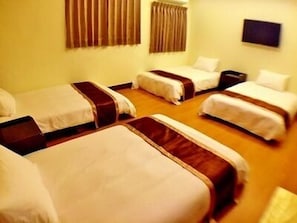 高档床上用品、办公桌、免费 WiFi