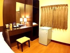 高档床上用品、办公桌、免费 WiFi