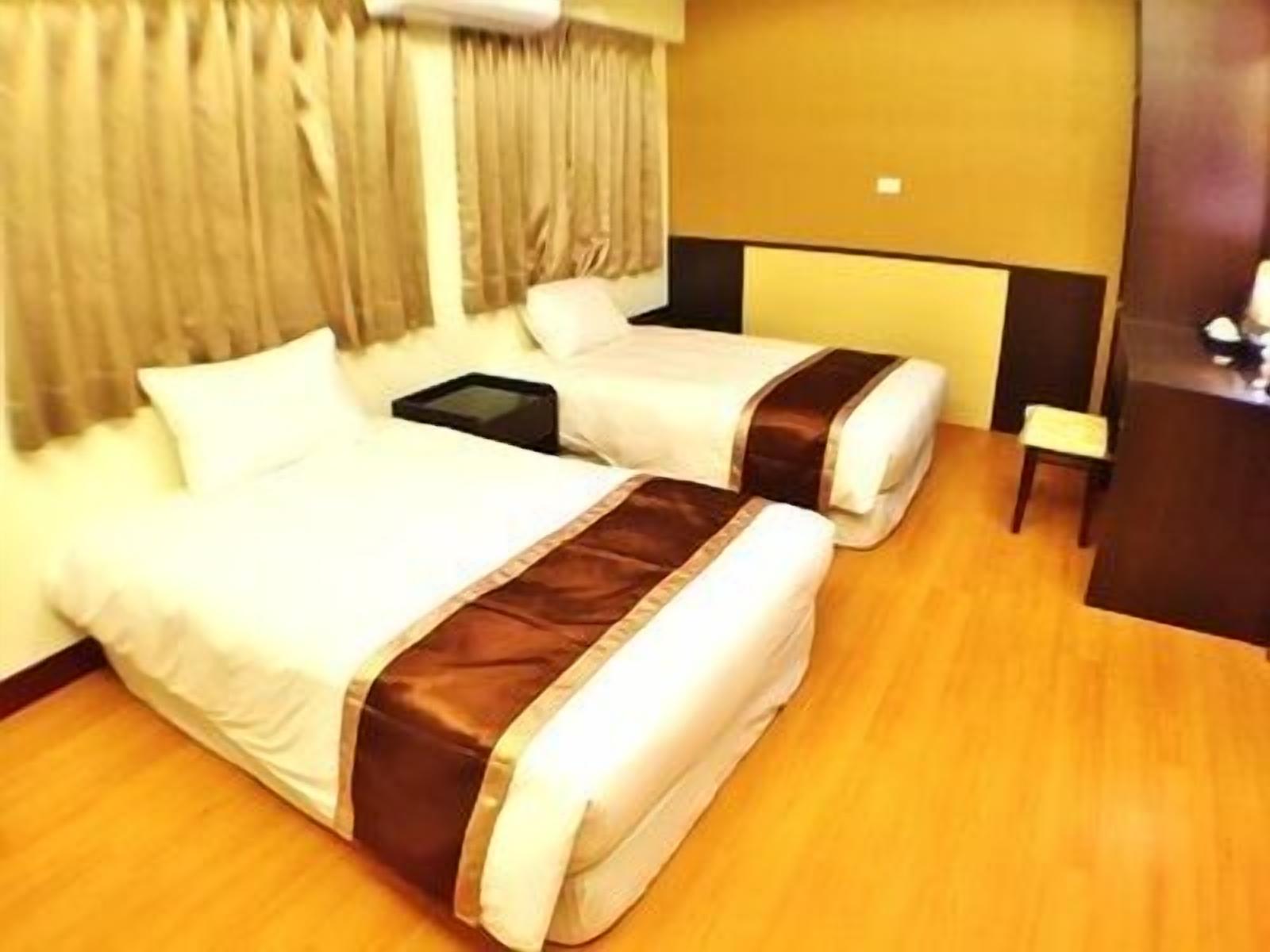 高档床上用品、办公桌、免费 WiFi