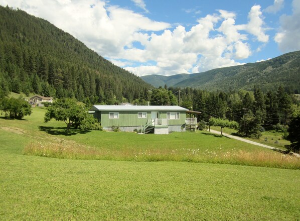 Vista frontal de la propiedad