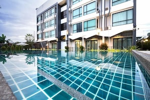 Outdoor pool - UDTEL Boutique Hotel (Udon Thani)